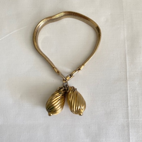 Vintage 1960's Signed CORO Gold Tone Rope Iconic Charm Bracelet - Picture 3 of 5